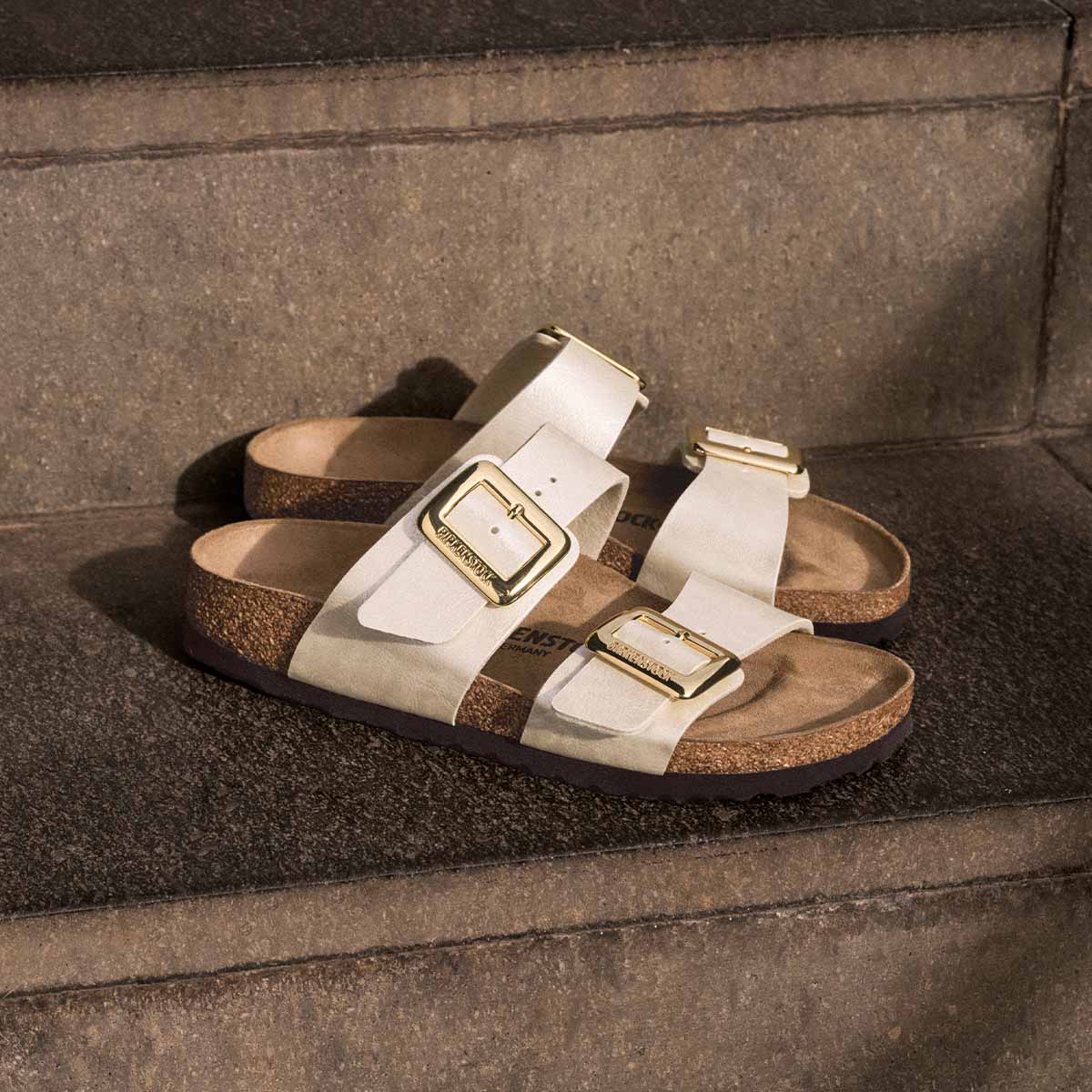 Birkenstock Sydney Cushion Buckle Graceful Pearl White כפכפי בירקנשטוק סידני אבזם לבן פנינה