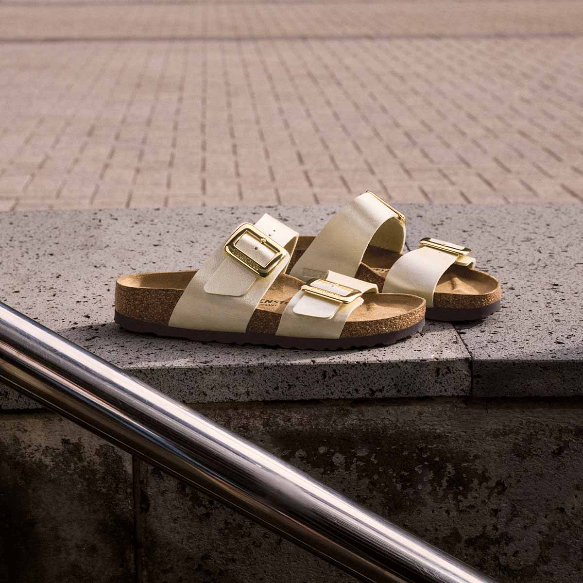 Birkenstock Sydney Cushion Buckle Graceful Pearl White כפכפי בירקנשטוק סידני אבזם לבן פנינה