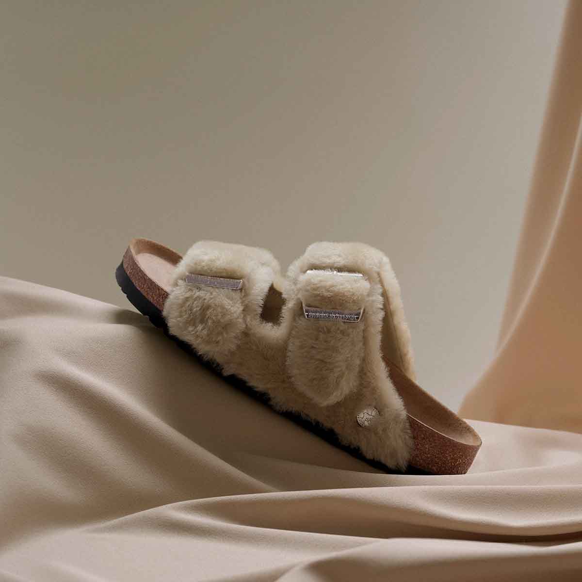 Birkenstock Arizona Shearling Rivet Logo Sandcastle כפכפי בירקנשטוק אריזונה שרלינג ריבט