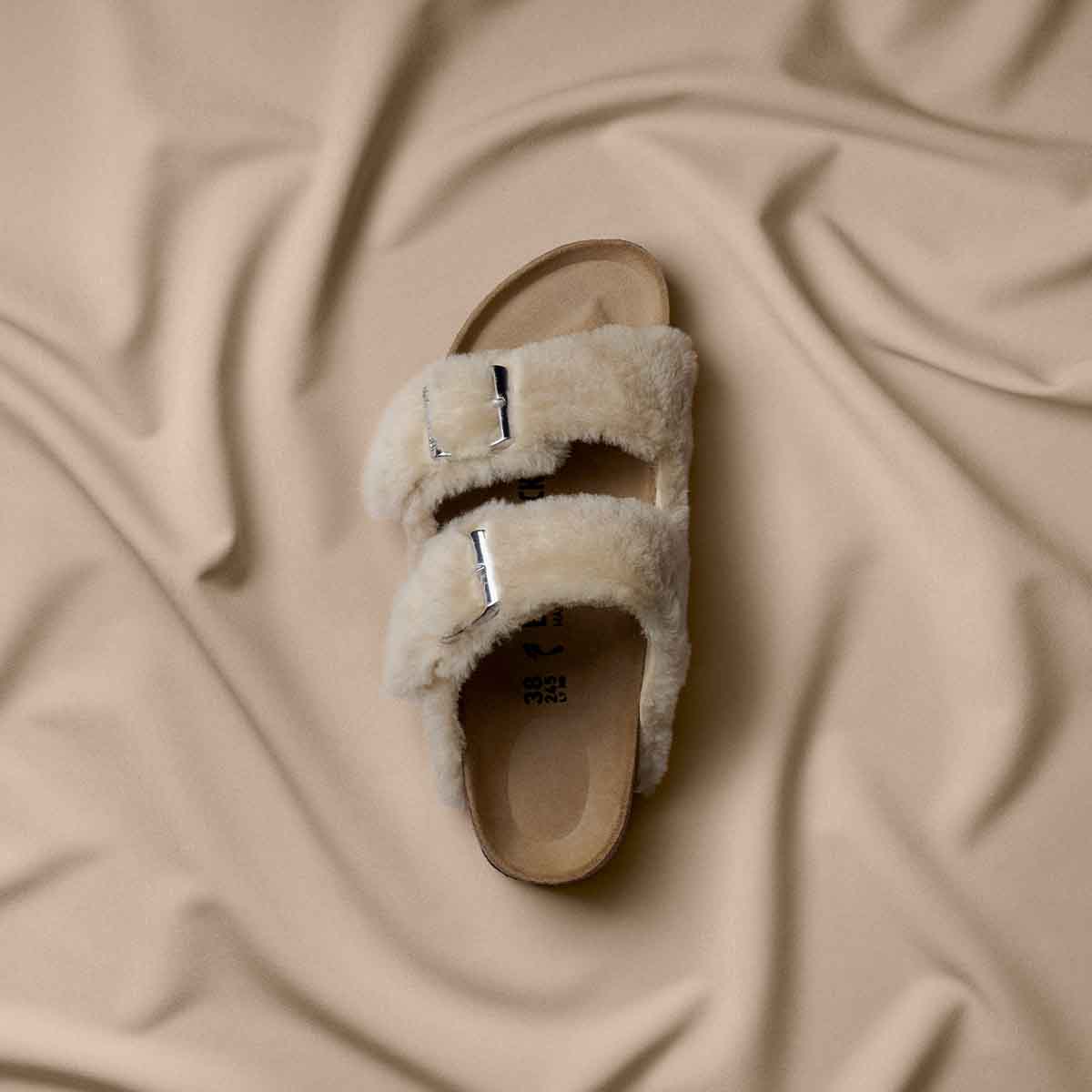 Birkenstock Arizona Shearling Rivet Logo Sandcastle כפכפי בירקנשטוק אריזונה שרלינג ריבט