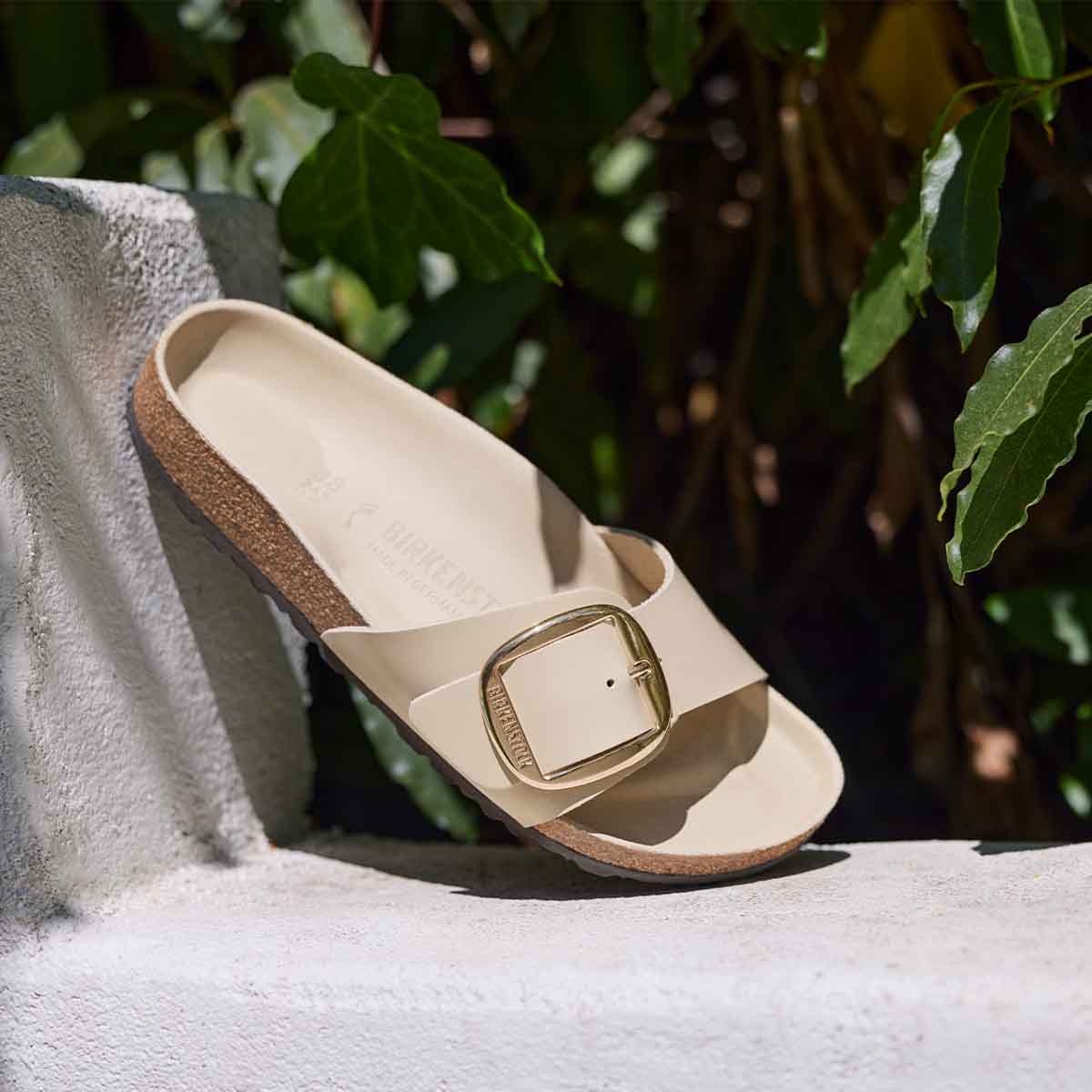 Birkenstock Madrid Big Buckle High Shine Oyster כפכפי בירקנשטוק מדריד אבזם אוייסטר