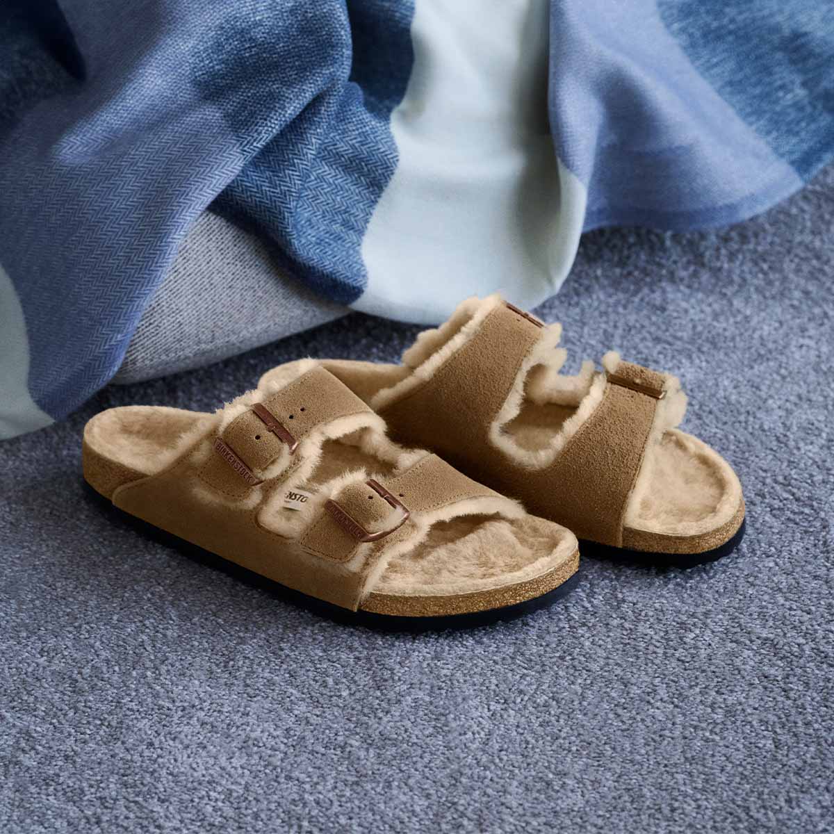 Birkenstock Arizona Shearling Dark Tea כפכפי בירקנשטוק אריזונה לנשים