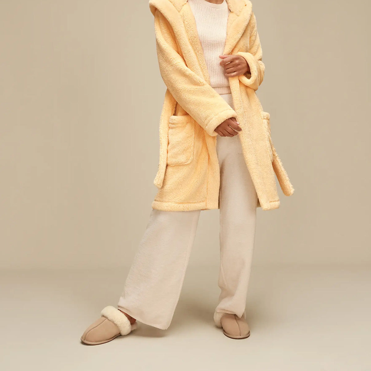 UGG Scuffette II Sand נעלי בית לנשים שופט סנד