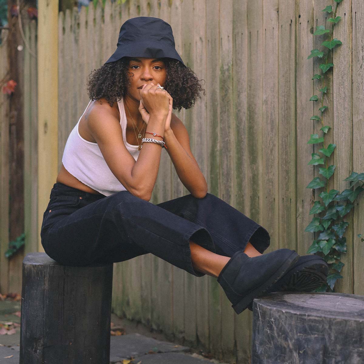 UGG Women's Classic Ultra Mini Black מגפי נשים קלאסיק אולטרה מיני שחור