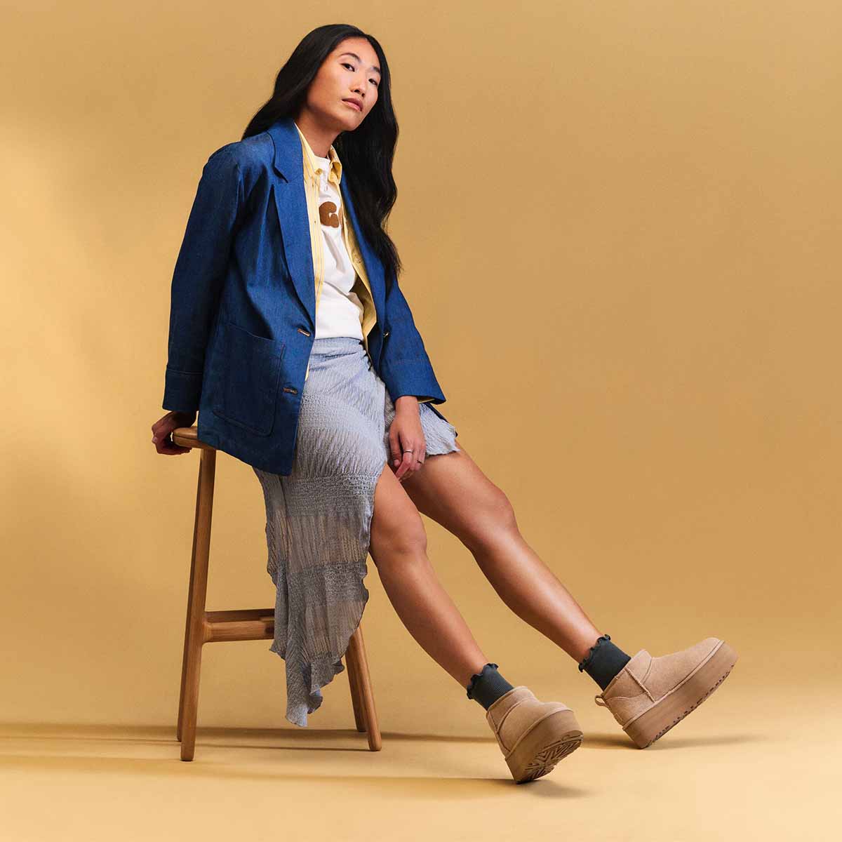 UGG Women's Classic Ultra Mini Platform Sand מגפי קלאסיק אולטרה מיני פלטפורם סנד