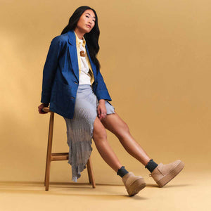 UGG Women's Classic Ultra Mini Platform Sand מגפי קלאסיק אולטרה מיני פלטפורם סנד