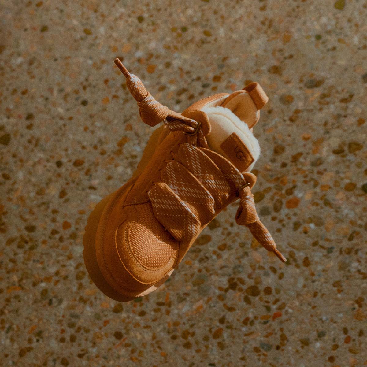 UGG Women's Lowmel Chestnut נעלי סניקרס לנשים לואמל חום