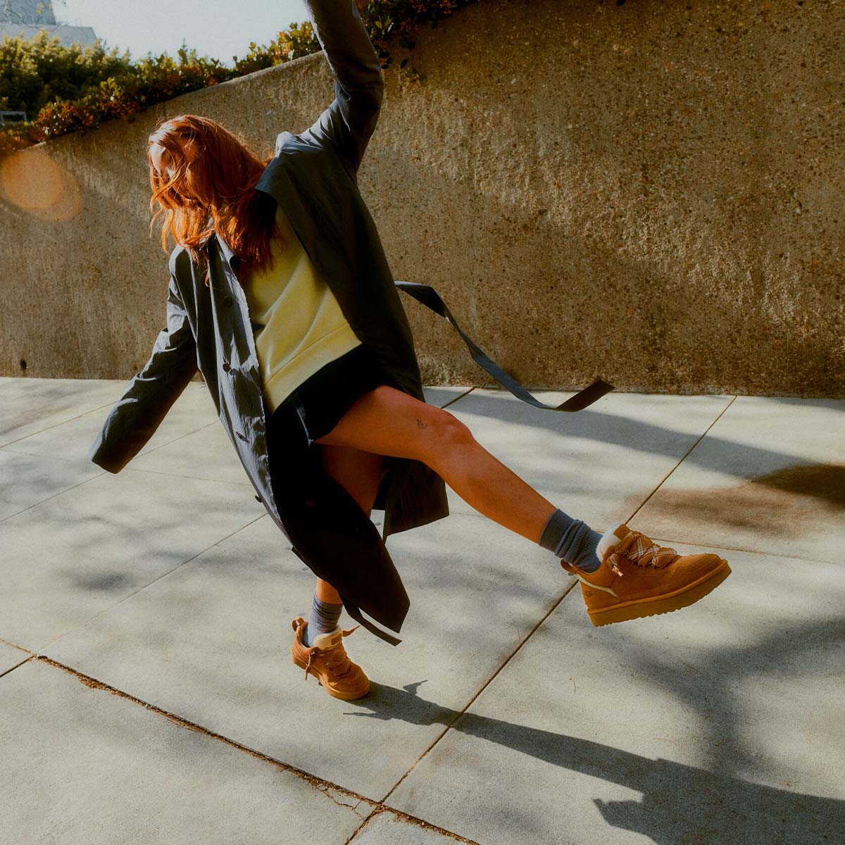 UGG Women's Lowmel Chestnut נעלי סניקרס לנשים לואמל חום