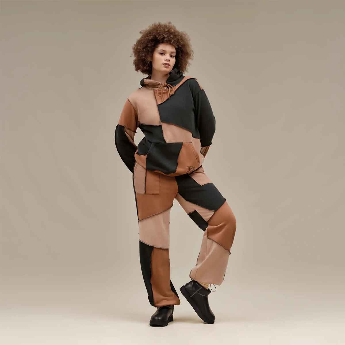 מגפי נשים UGG Classic Ultra Mini Leather Regen קלאסיק אולטרה מיני עור שחור