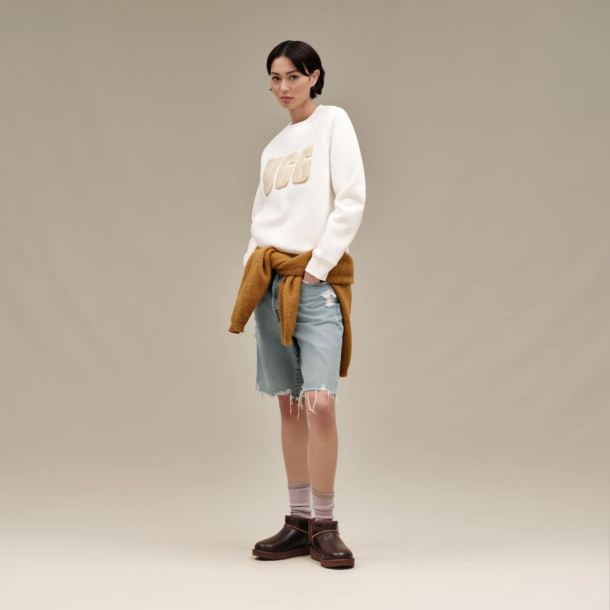 UGG Classic Ultra Mini Leather Regen Ironwood מגפי נשים קלאסיק אולטרה מיני עור חום