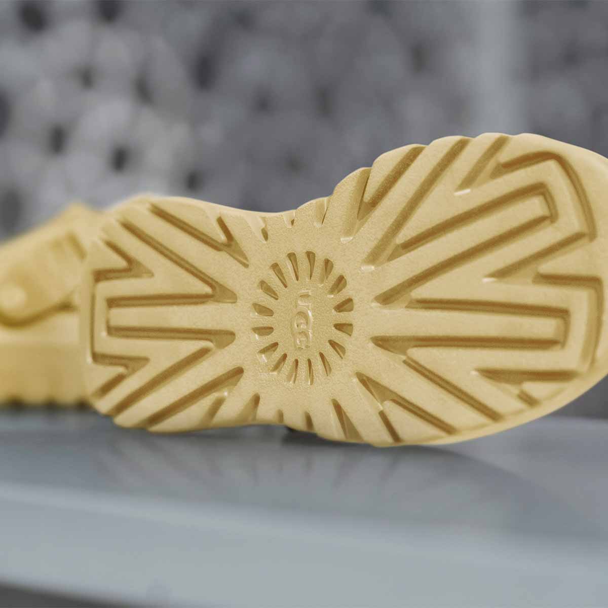 UGG GoldenGlow Slide Golden Apple כפכפי גולדנגלאו סלייד צהוב