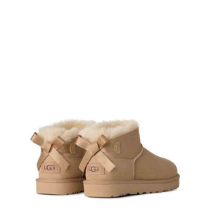 UGG Ultra Mini Bailey Bow Sand מגפי אולטרה מיני ביילי באו סנד