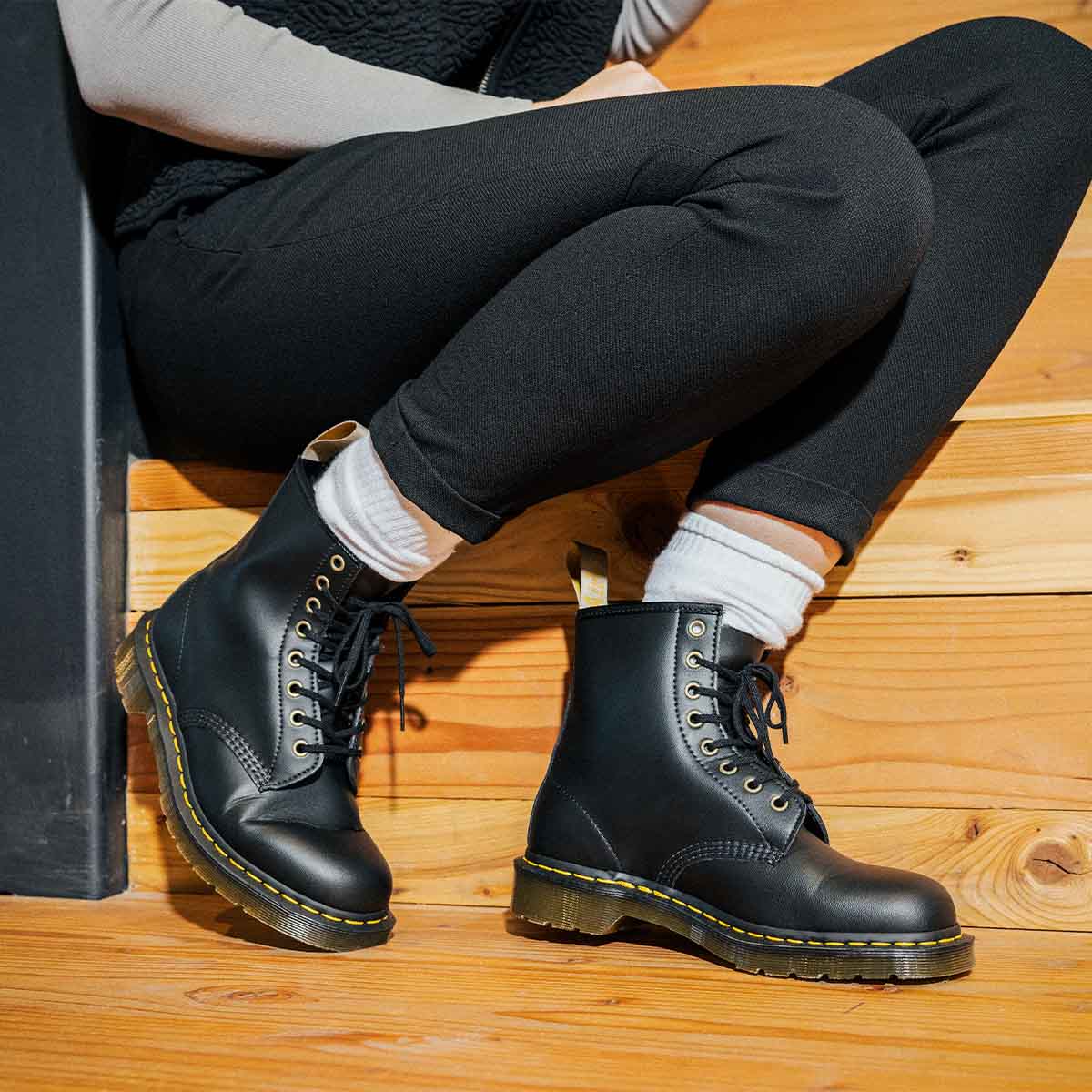 Dr. Martens Vegan 1460 Black Felix Rub Off מגפי ד״ר מרטינס טבעוניות שחור