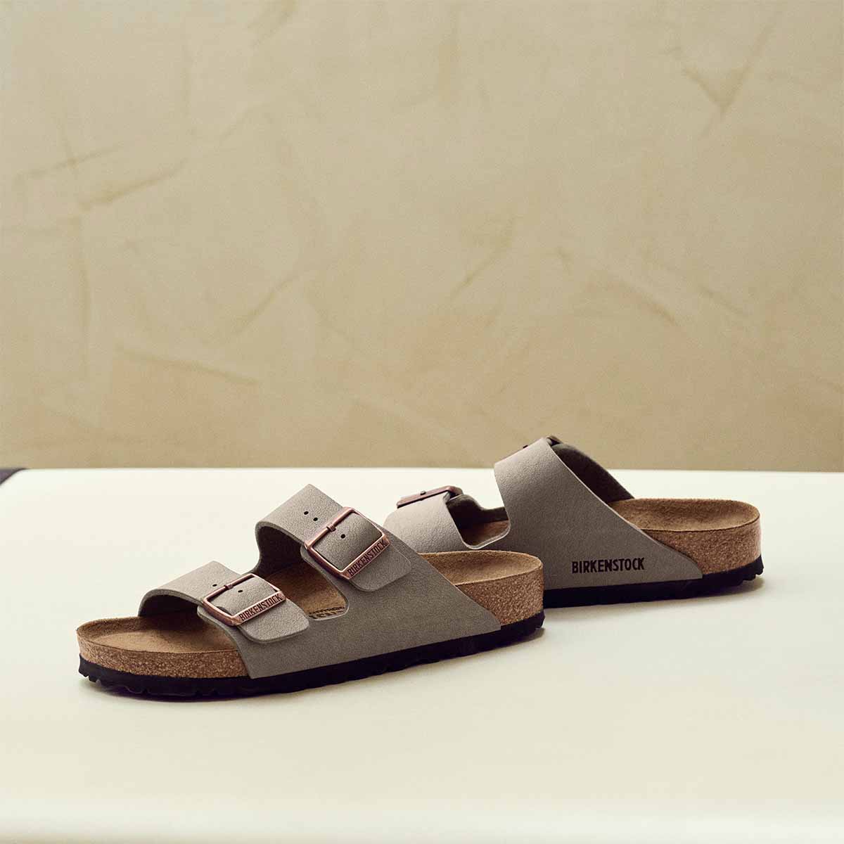 בירקנשטוק כפכפי נשים אריזונה אבן נובוק Birkenstock Arizona Birko Flor Nubuck Stone