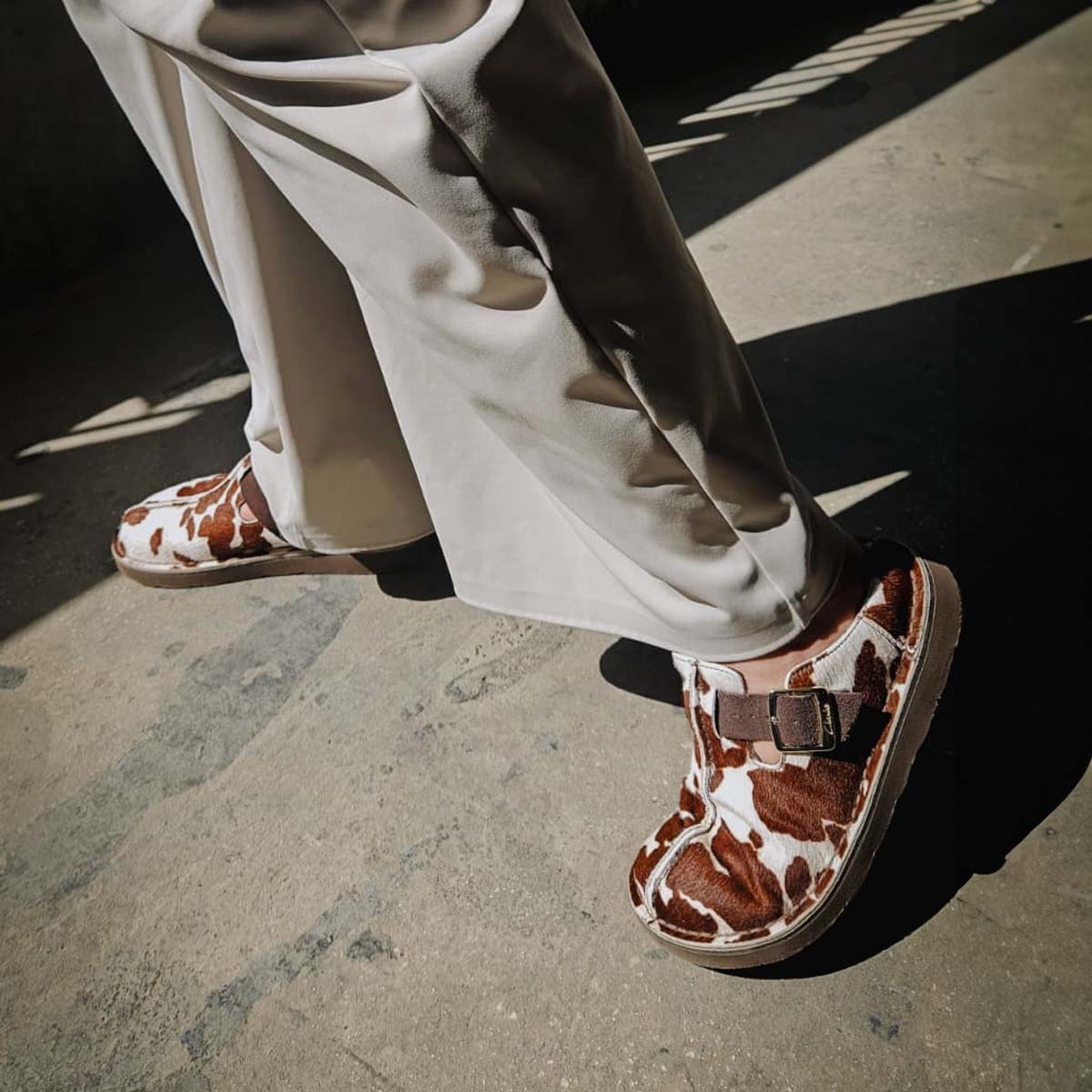 Clarks Solsbury Mule. Cow Print כפכפי קלארקס לנשים