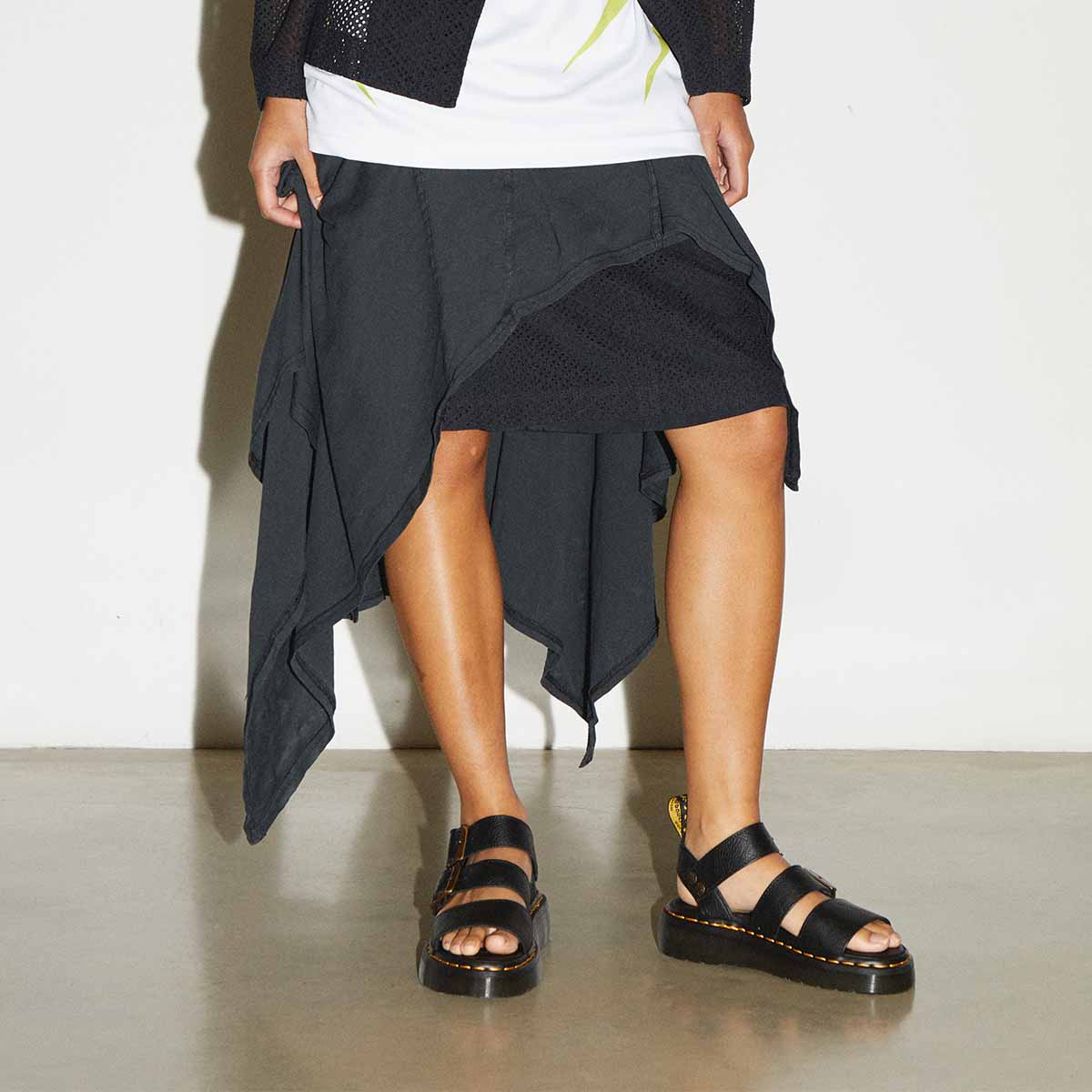 Dr. Martens Gryphon Quad Black סנדלי ד"ר מרטינס לנשים