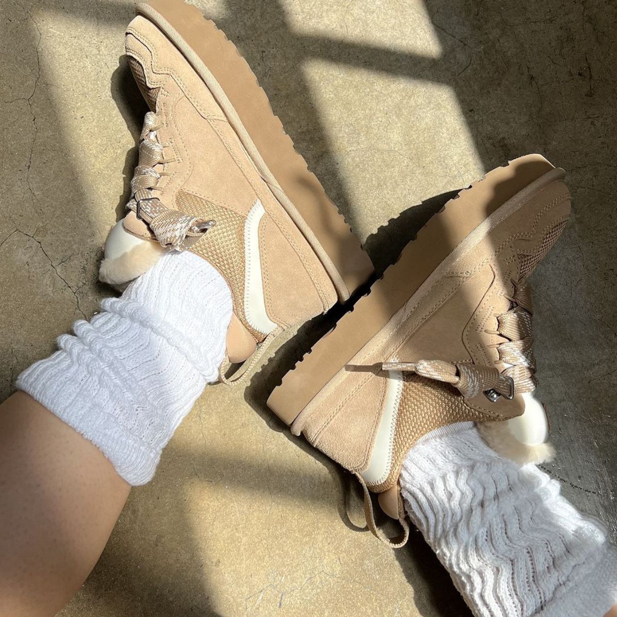 UGG Lowmel Sand סניקרס לנשים