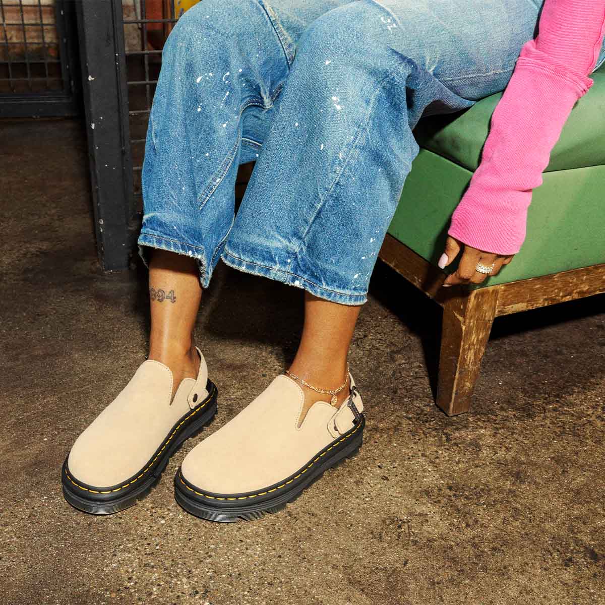 Dr. Martens ZebZag Mule Tan כפכפי ד"ר מרטינס יוניסקס