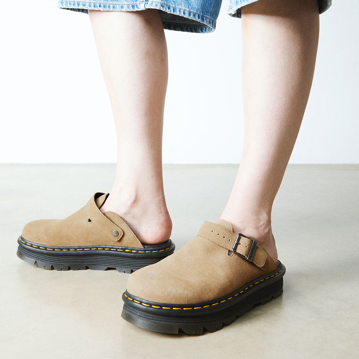 Dr. Martens ZebZag Mule Tan כפכפי ד"ר מרטינס יוניסקס