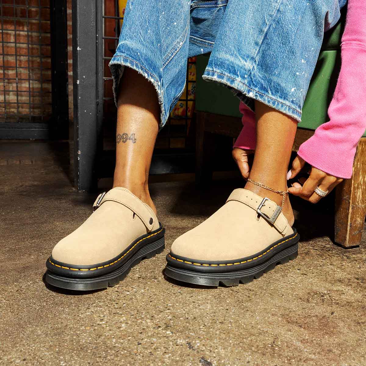 Dr. Martens ZebZag Mule Tan כפכפי ד"ר מרטינס יוניסקס