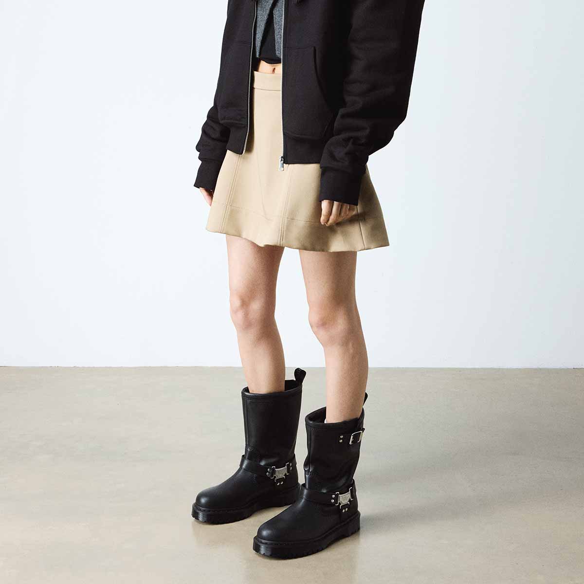 Dr. Martens Anistone Hi Pull On Boot Unisex מגפי ד"ר מרטינס אניסטון שחור