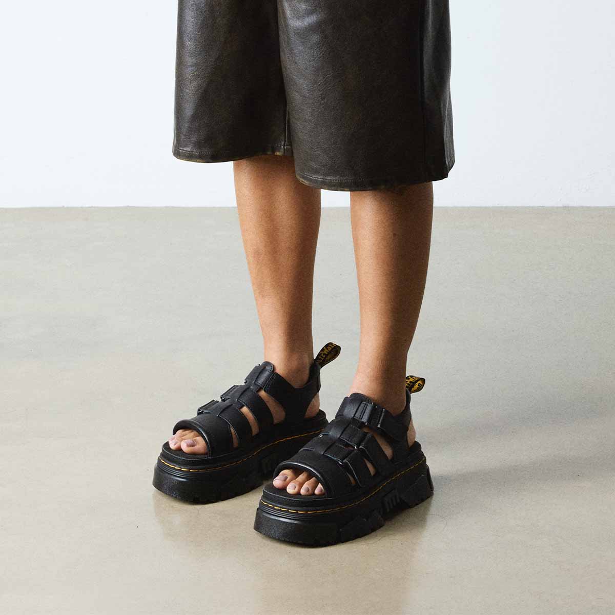 Dr. Martens Mattison 3S Sandal Black סנדלי ד"ר מרטינס לנשים