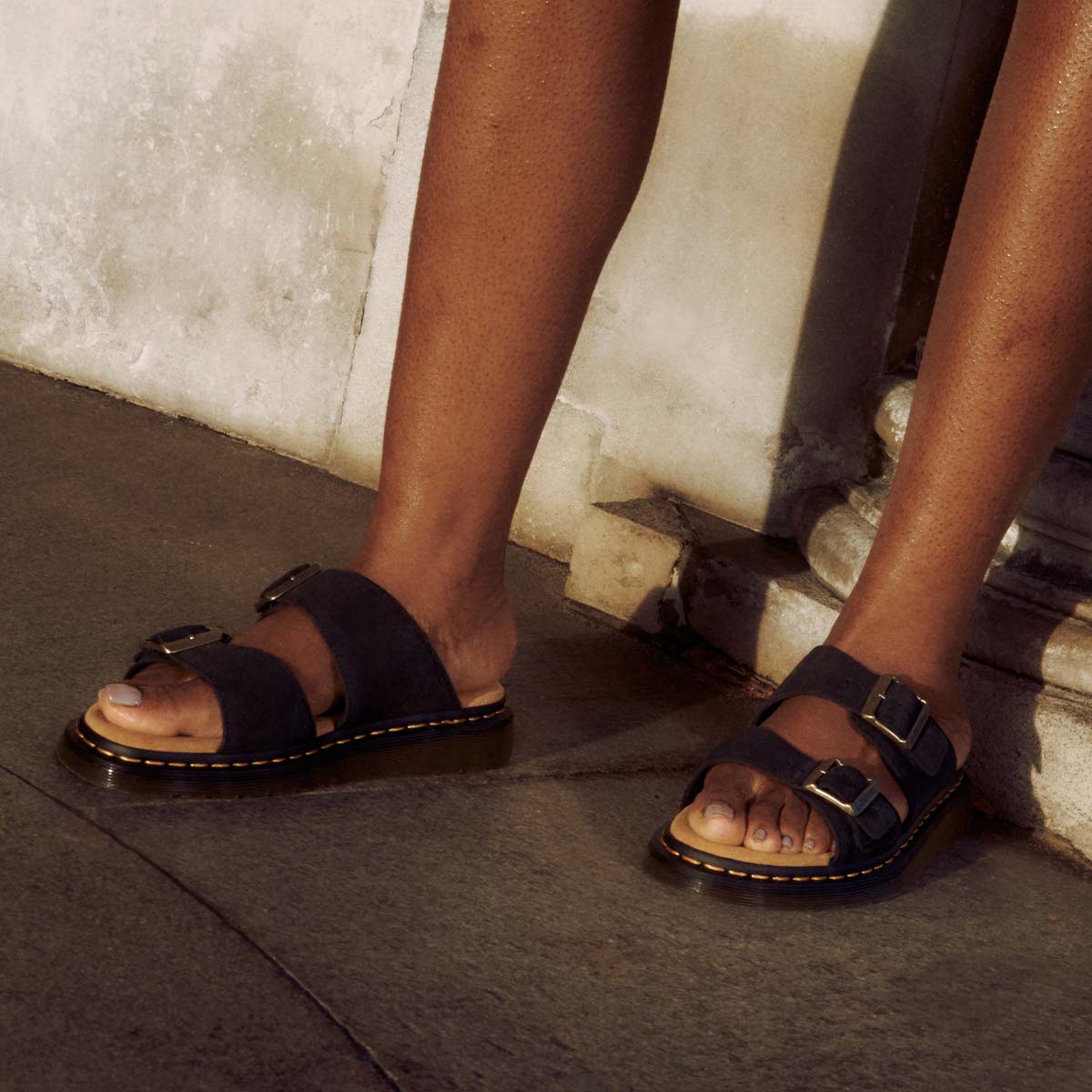 Dr. Martens Josef Slide Black כפכפי ד"ר מרטינס ג'וזף יוניסקס