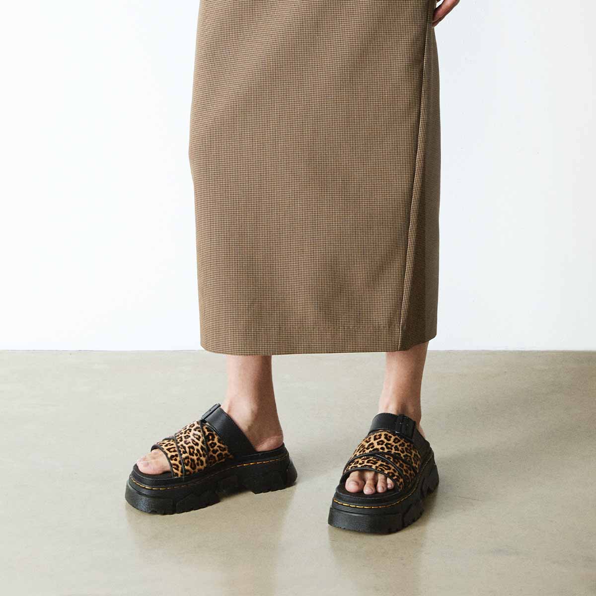 Dr. Martens Mattison Slide Sandal Light Tan כפכפי ד"ר מרטינס מנומר