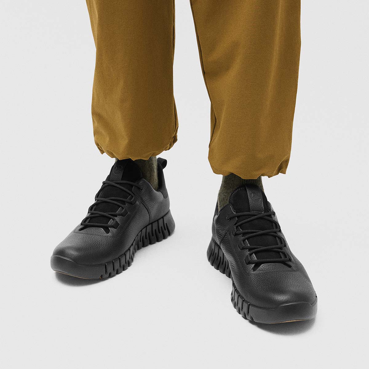 Ecco Gruuv M Sneaker Black נעלי אקו לגברים גרוב שחור