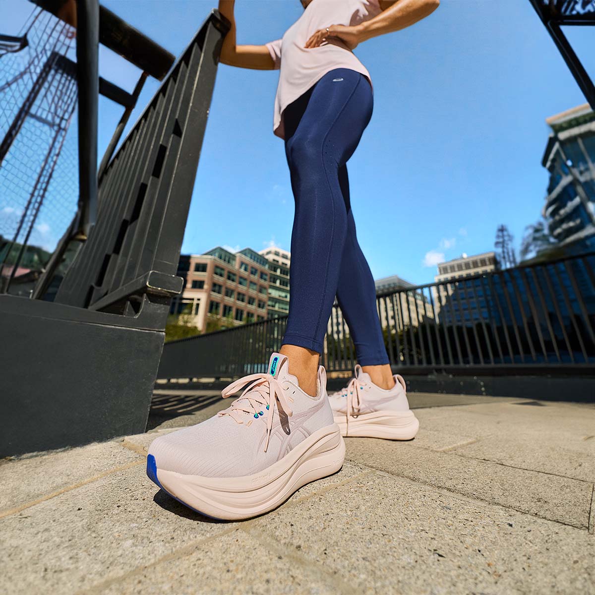 Asics Gel Nimbus 28 Women Pearl Pink Morganite נעלי ריצה ג`ל נימבוס 28 נשים