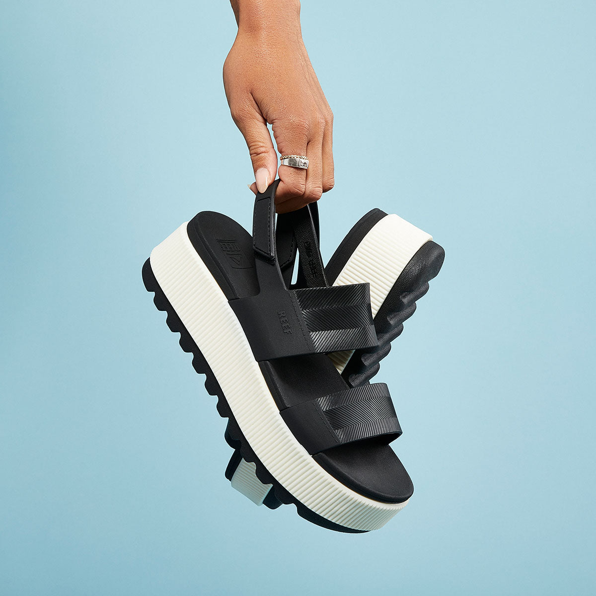 Reef Water Vista Higher Black Vintage כפכפי ריף לנשים