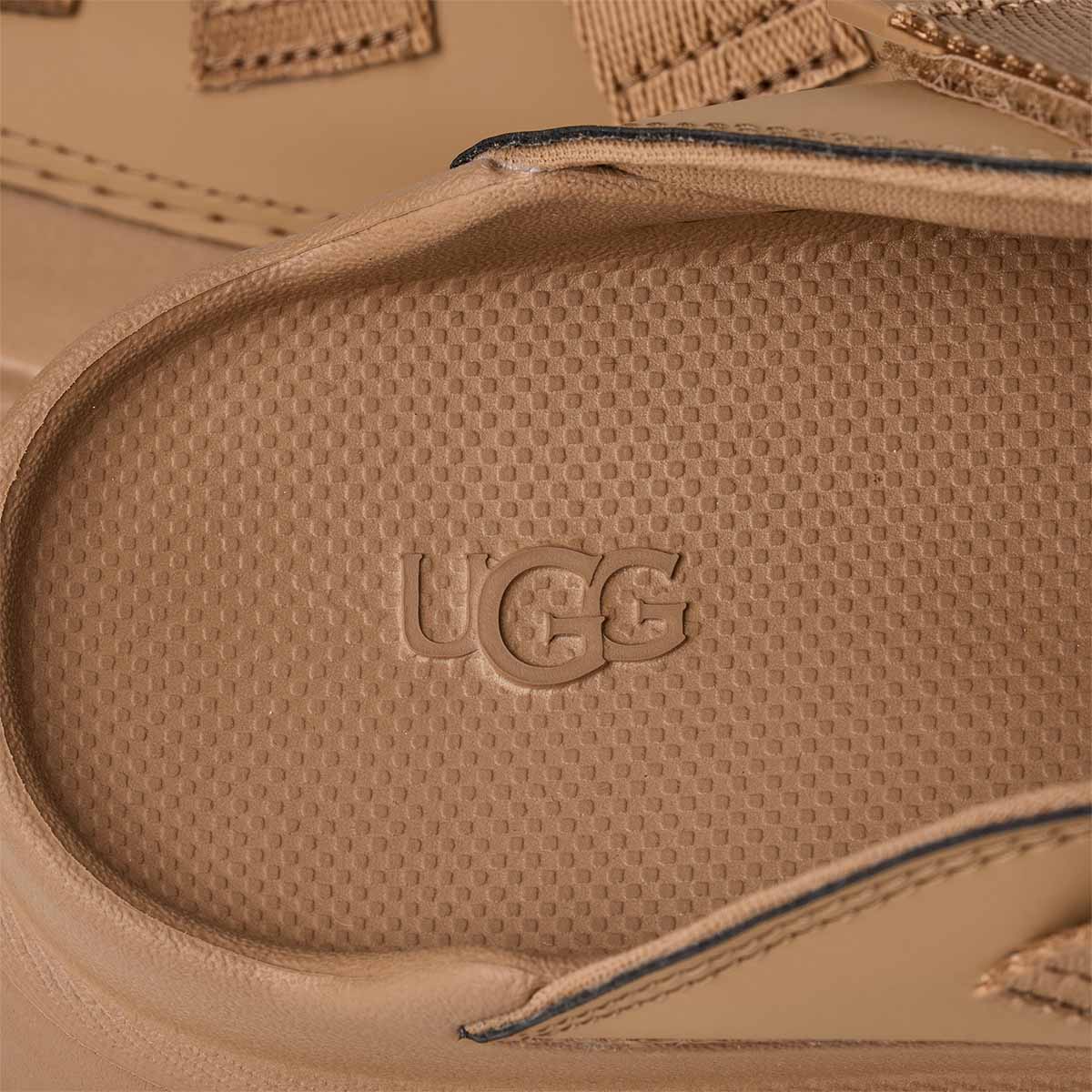 UGG GoldenGlow Slide Dark Sand כפכפי גולדנגלאו סלייד סנד כהה