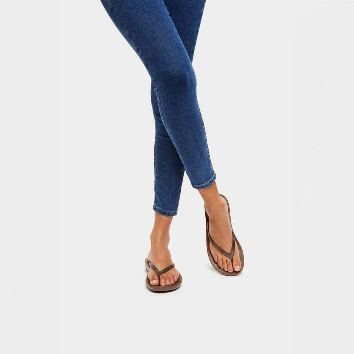 E54-012 Iqushion Ergonomic Flip Flops כפכפי נשים