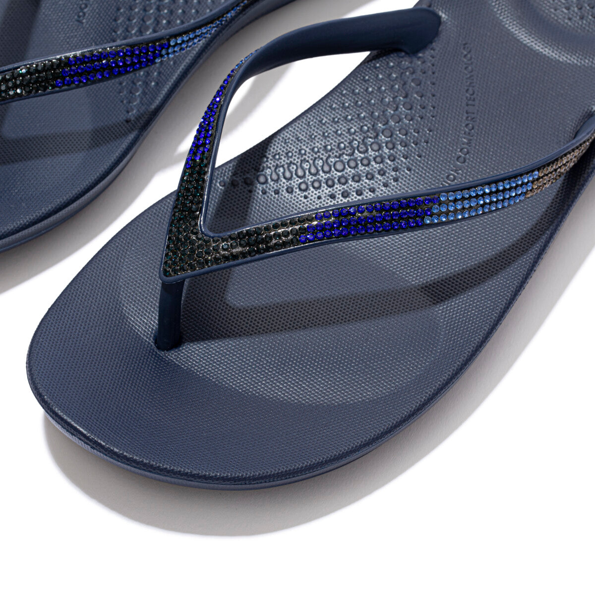 Fit Flop Iqushion Ombre Sparkle Flip Flops Midnight Navy כפכפי נשים