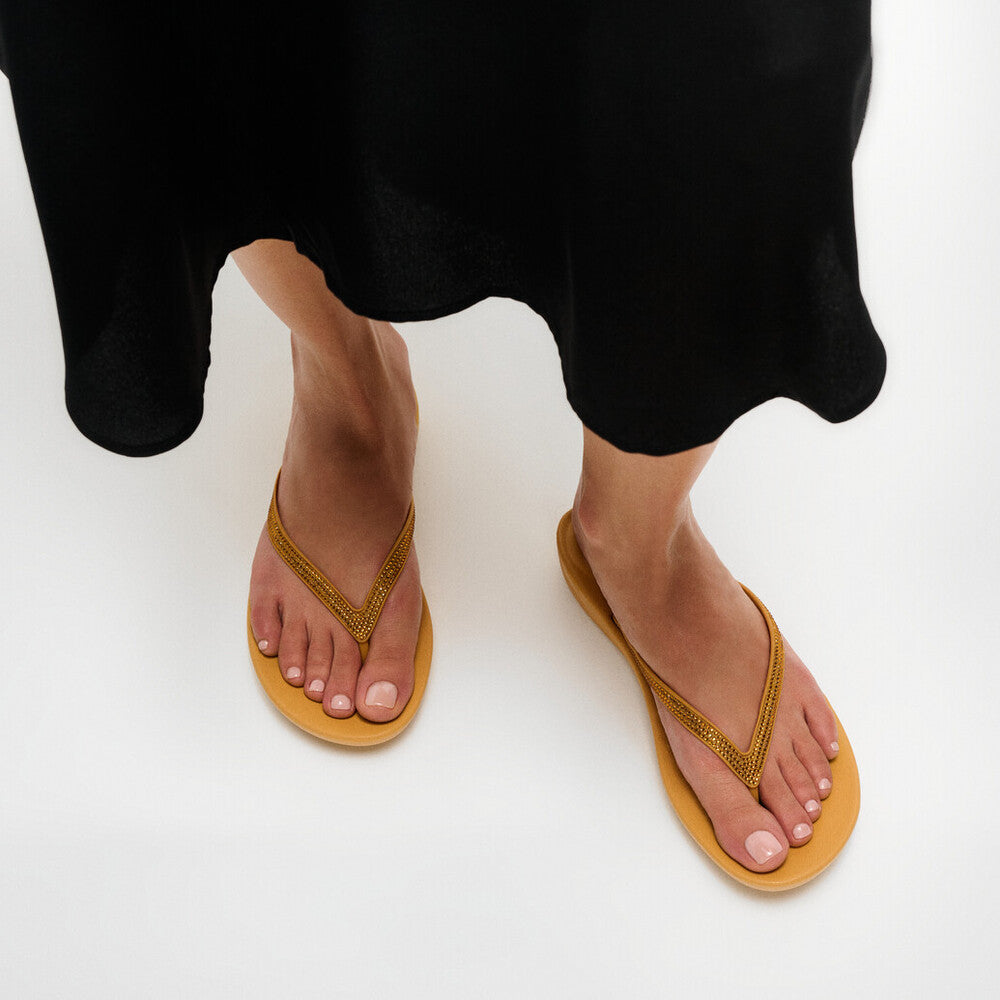 Fit Flop Sparkle Classic Iqushion Turmeric כפכפי פיטפלופ לנשים