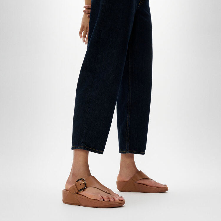 Fit Flop Lulu Resin Buckle Toe Post Sandals  פיט פלופ לולו אבזם חום