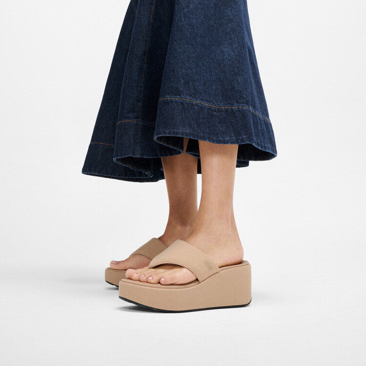 Fit Flop Platfforms Wedge Toe Post Sandals Classic Beige פלטפורמה וודג`ס טו פוסט בז