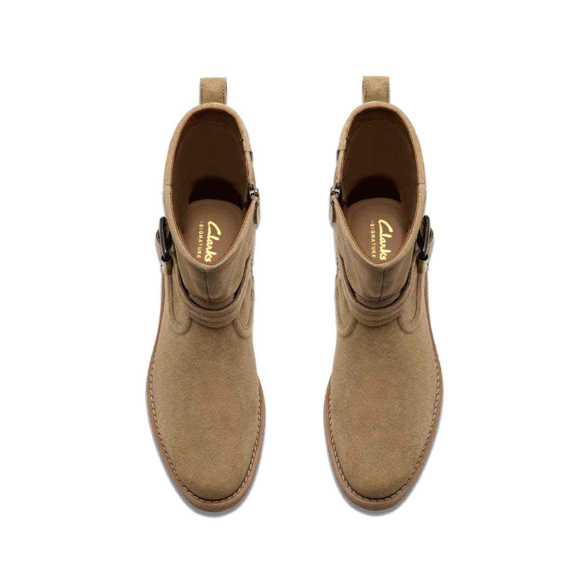 Clarks 26182890 Nella Mid Dark Sand מגפי נשים קלארקס