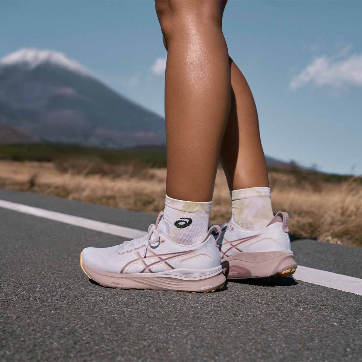 Asics Gel Kayano 32 Women White Orange Glow נעלי ריצה ג`ל קיאנו 32 לנשים