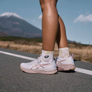 Asics Gel Kayano 32 Women White Orange Glow נעלי ריצה ג`ל קיאנו 32 לנשים