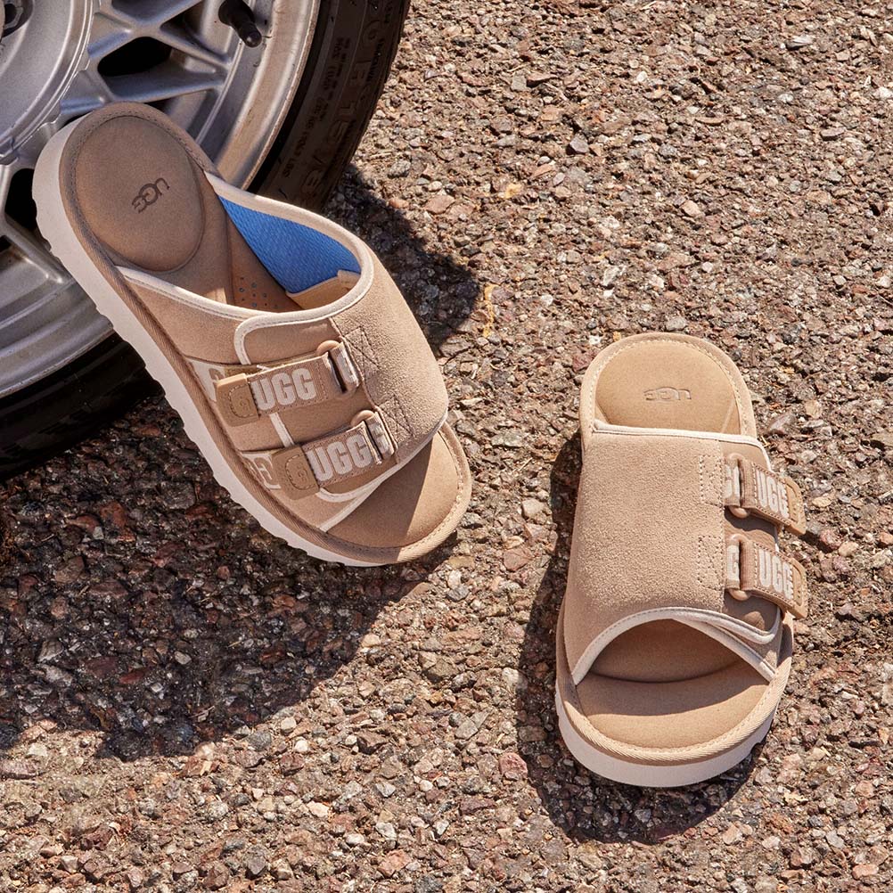 UGG Goldencoast Strap Slide Sand Santorini כפכפי גברים גולדנקוסט סלייד סנד