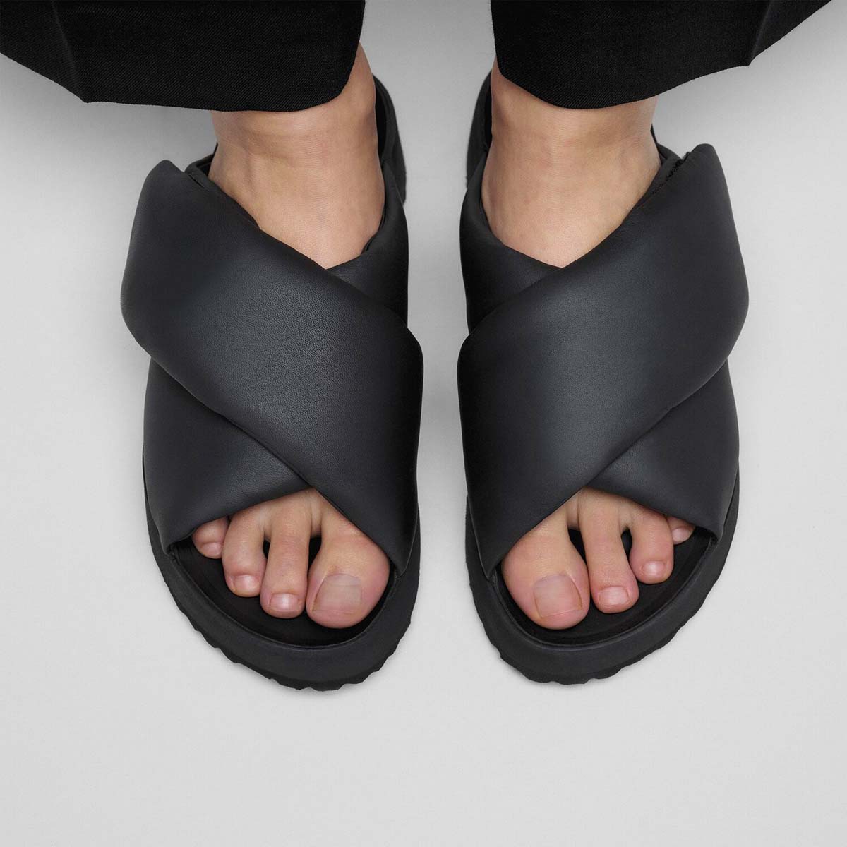 Birkenstock Theda Cross Strap Black Women כפכפי בירקנשטוק תדה שחור לנשים