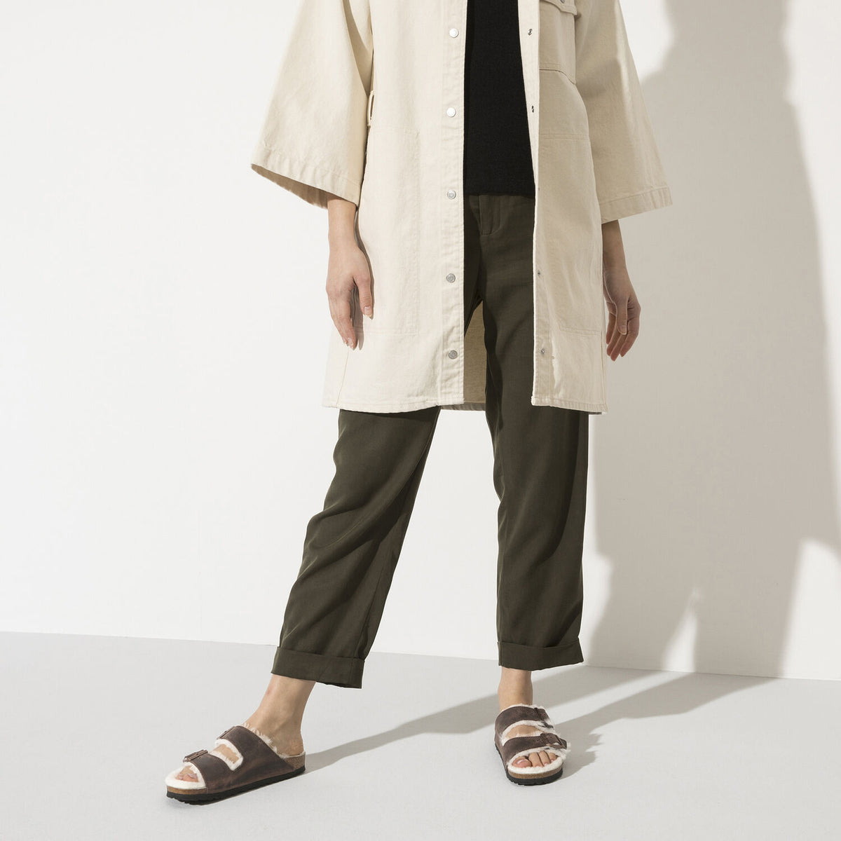 Birkenstock Arizona Fell Habana בירקנשטוק כפכפי נשים אריזונה עם פרווה