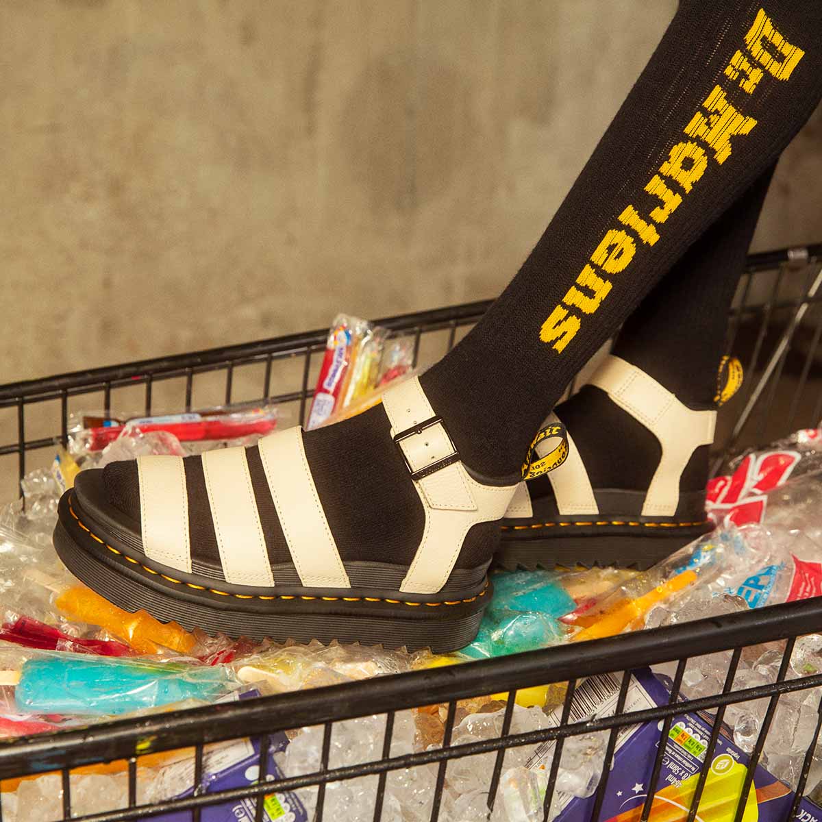 Dr. Martens Blaire Parchment Beige סנדלי ד"ר מרטינס בלייר