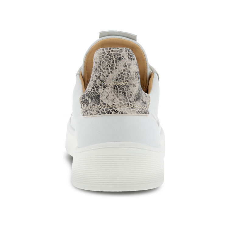 ECCO Street Tray W White Limestoneblack סטריט טריי לבן סניקרס נשים אקו