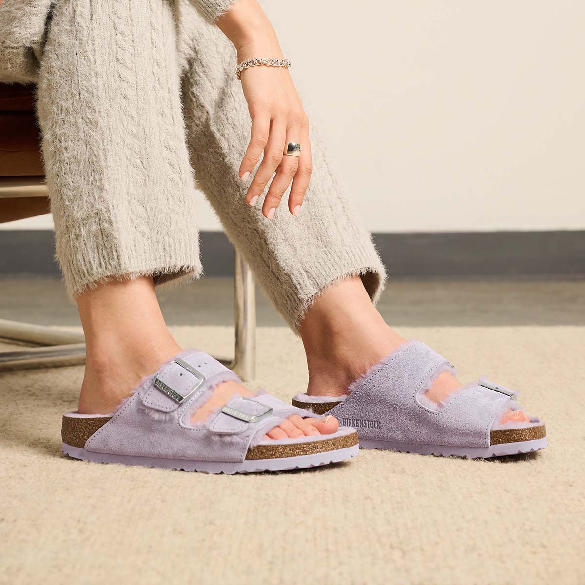 Birkenstock Arizona Fell Purple Fog בירקנשטוק כפכפי נשים אריזונה עם פרווה