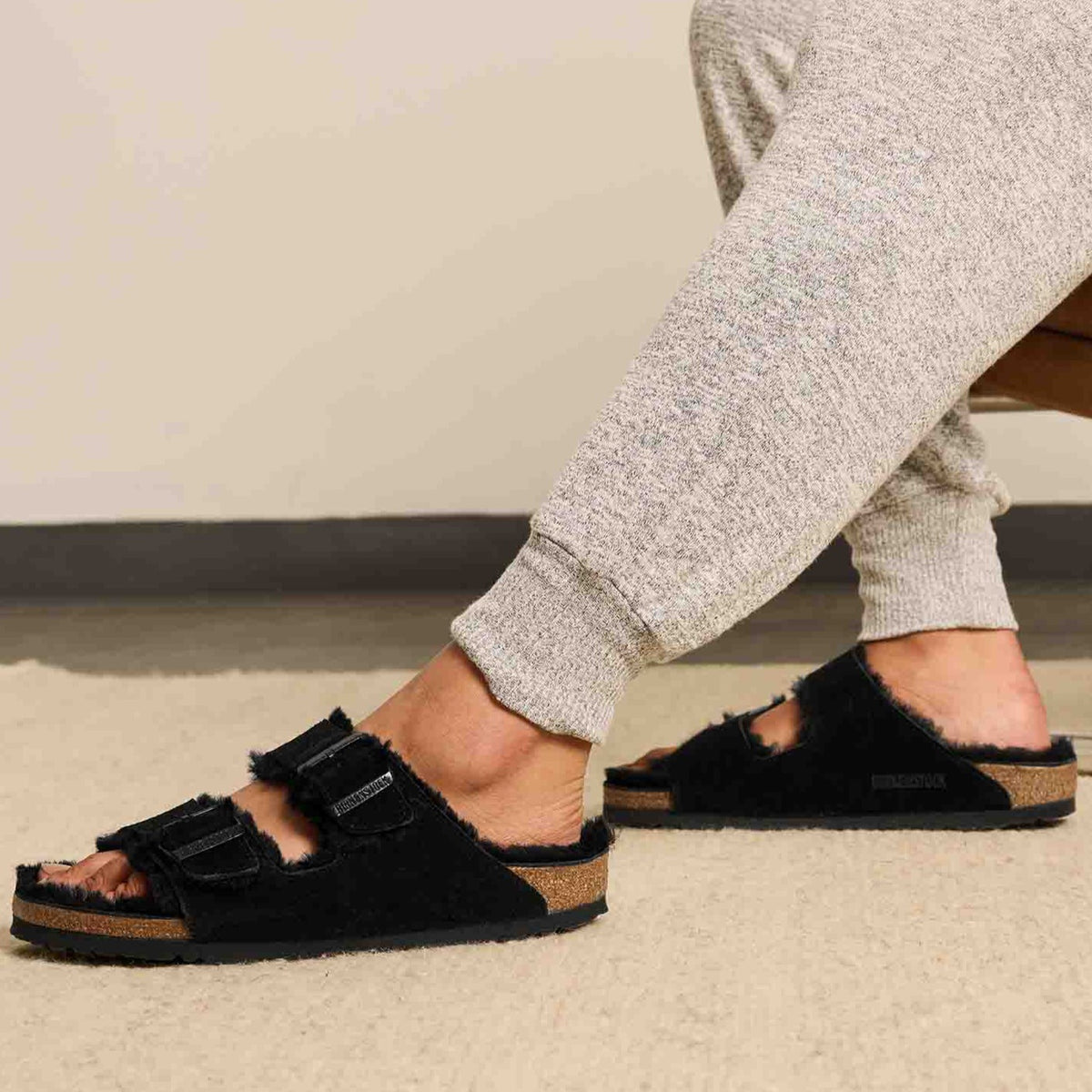 Birkenstock Arizona Fur Black בירקנשטוק כפכפי אריזונה נשים