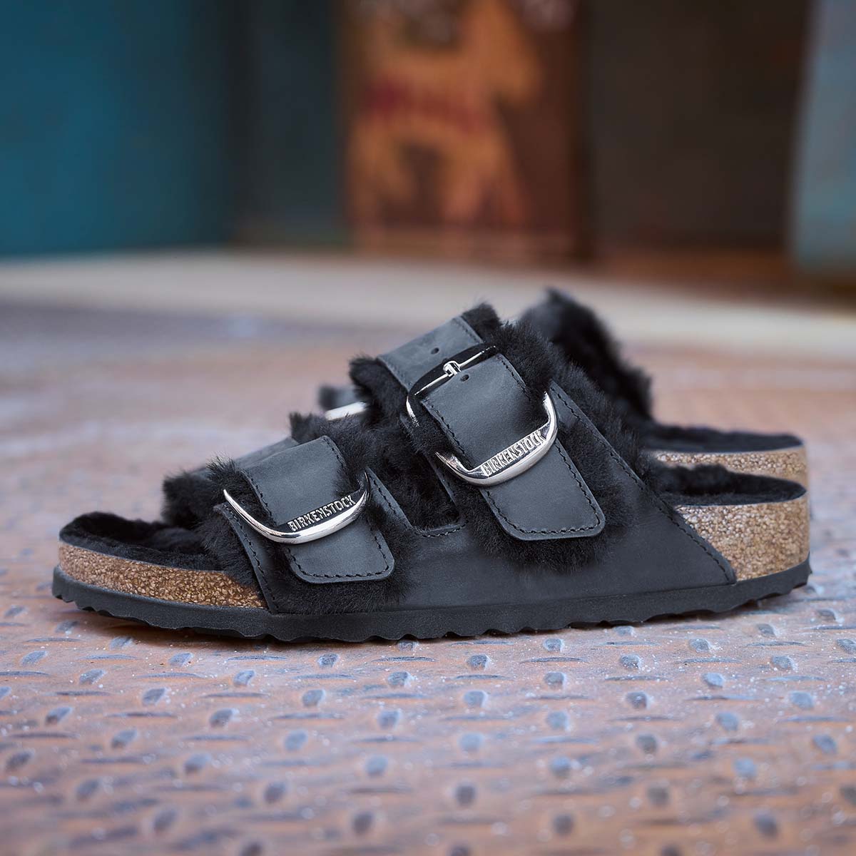 Arizona Big Buckle Shearling Black בירקנשטוק כפכפי נשים אריזונה אבזם גדול עם פרווה