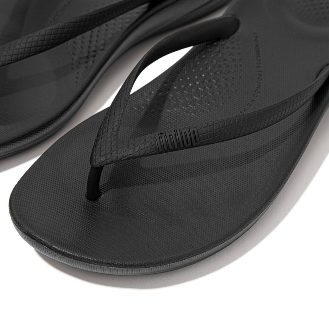Fit Flop Iqushion Ergonomic Flip Flops Black פיט פלופ כפכפי נשים