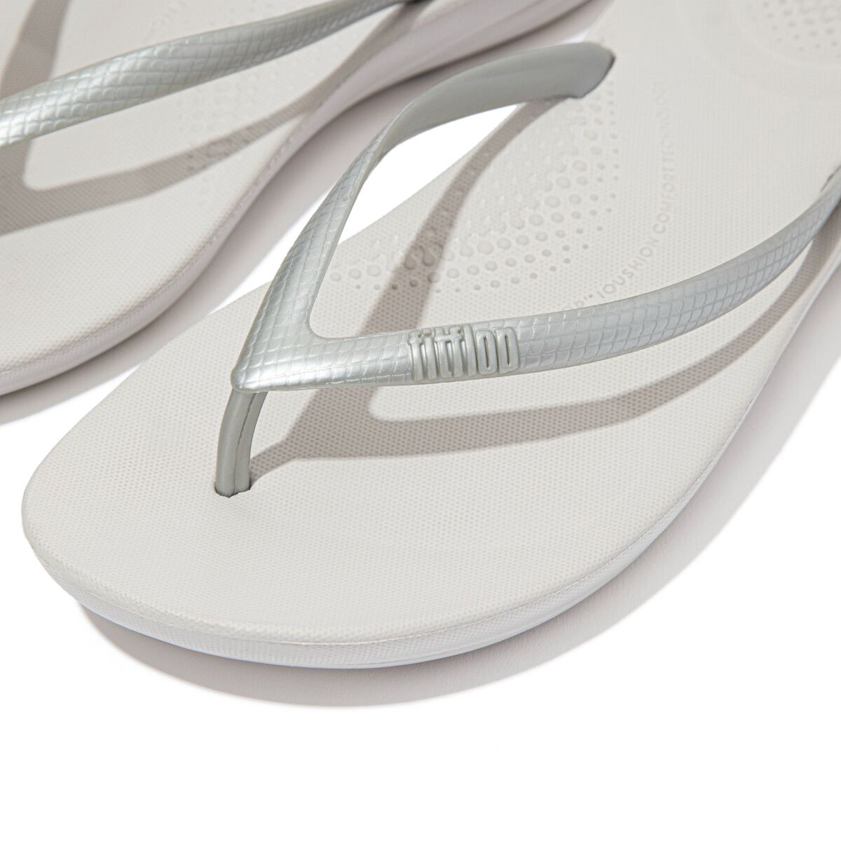 Fit Flop Iqushion Ergonomic Flip Flops Silver פיט פלופ כפכפי נשים